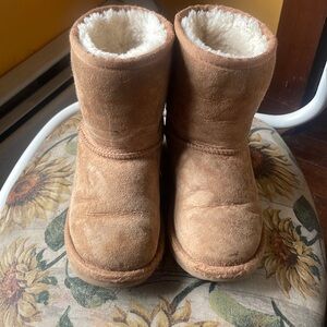 Girls uggs